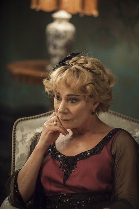 Zoe Wanamaker, Zoë Wanamaker, Period Drama Costumes, Vampire Coven, Mr Selfridge, British Period Dramas, Oc Faceclaim, Last Holiday, The Orient Express