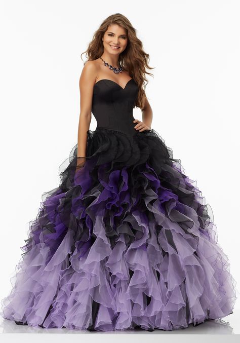 Quinceanera Dresses Black, Purple Ball Gown, Botton Down Dress, Lilac Prom Dresses, Crazy Dresses, Ball Gown Prom Dress, Formal Ball Gown, Strapless Prom Dresses, Organza Skirt