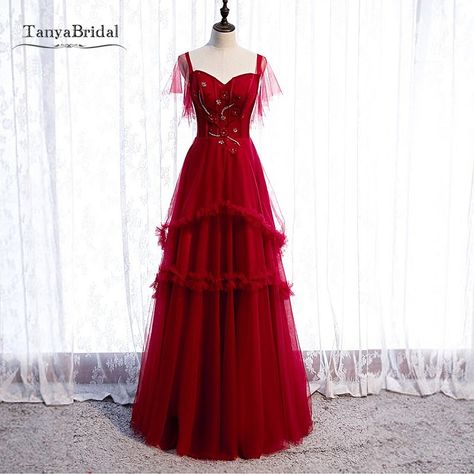 Yule Ball Dress Red, Gryffindor Ball Gown, Red Yule Ball Dress, Red Medieval Dress For Fantasy Events, Yule Ball Dresses Gryffindor, Gryffindor Yule Ball Gowns, Gryffindor Dress, Slytherin Dress, Yule Ball Dresses