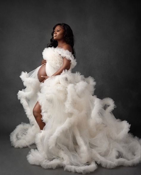 Black Women Maternity Shoot, Maternity Shoot Black Women, Maternity Photography Dress, Studio Maternity Shoot, Maternity Picture Outfits, Cute Maternity Dresses, Maternity Photography Poses Couple, White Maternity Dresses, Maternity Photoshoot Outfits