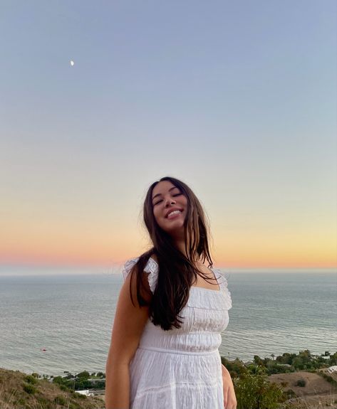 girl, teen, brunette, pose, aesthetic, white dress, casual dress, summer dress, summer, sunset, view, lookout, beach, cliff, ocean, long hair, picture inspo, malibu, california, happy, smile Cliff Ocean, Aesthetic White Dress, White Dress Casual, Hawaii Pics, Casual Dress Summer, Sunset Beach Pictures, Hawaii Pictures, Aesthetic White