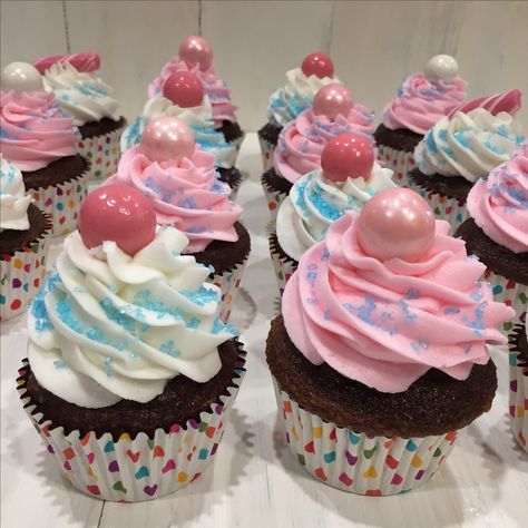 Birthday cupcakes! Magical Cupcakes, Pastel Pastries, Pretty Snacks, 11 Year Girl, Aesthetic Cupcakes, Cupcake Aesthetic, Mlp Birthday, Culinary Photography, Pink Dessert Tables