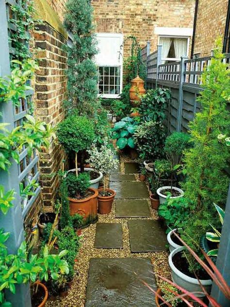 18 Beautifully Creative Landscaping Ideas For Narrow Outdoor Places Garden Side Of House, Alleyway Garden, Side Yards Ideas Narrow, Narrow Garden Ideas, Narrow Patio Ideas, Narrow Backyard, Narrow Backyard Ideas, Creative Landscaping, Small Yard Landscaping