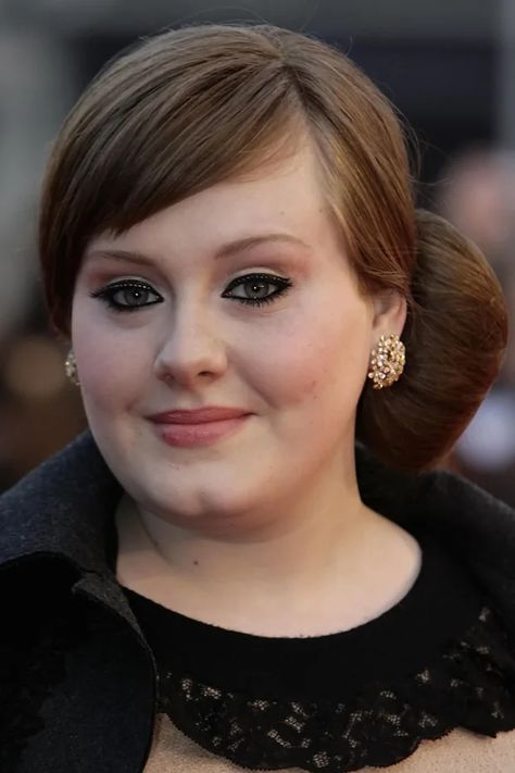 Adele Before And After, Adele Before, Celebrity Eyebrows, Adele Adkins, Makeup Before And After, Celebrities Before And After, Couture Embroidery, Brit Awards, Winter Painting