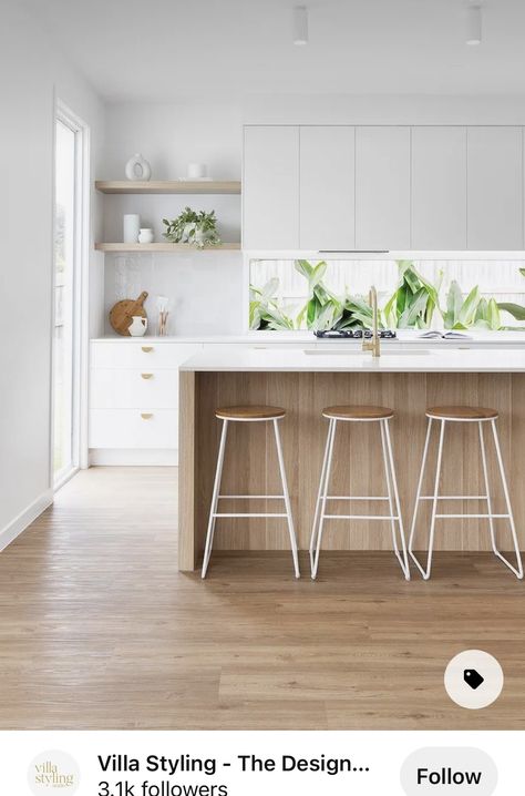 White Kitchen Flooring Ideas Vinyl, Scandi Modern Kitchen, Scandi Kitchen Ideas, Modern Scandi Kitchen, White And Timber Kitchen, Modern Coastal Kitchen, Kitchen Natural, Coastal Kitchen Design, Timber Kitchen