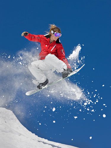 @REI Get an Olympic Workout Female Snowboarders, Snowboarding Girls, Mode Au Ski, Women Snowboarding, Snowboarding Photography, Hate Summer, Snowboard Girl, Snowboarding Women, Wellness Lifestyle