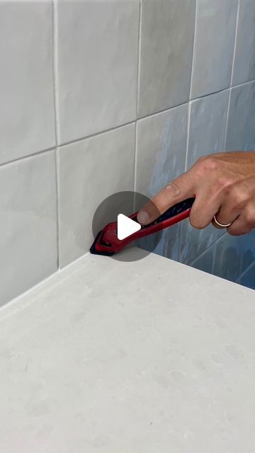 Refresh Home Improvements on Instagram: "Do you want to know the basics of CAULKING vs. SILICONE? Let us show you the main differences, and why you should be using one over the other on your next repair.
…
Have questions? Don’t be afraid to comment down below and ask away!
…
#diy #contractor #homeimprovement #remodel #renovation #howto #reels #dapcanada" Diy Home Repair Bathroom, Caulking Tips Bathroom, Carpentry Hacks, How To Paint Behind A Toilet, Diy Home Improvement Hacks, Caulking Tips, Refresh Home, Bathroom Repair, House Maintenance