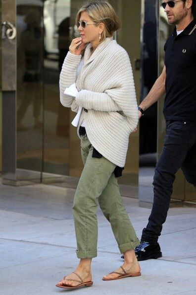 Jennifer Anniston Style, Jennifer Aniston Style, Aesthetic Knitting, Knitting Aesthetic, Beginners Knitting, Mode Casual, Looks Street Style, 가을 패션, Looks Style