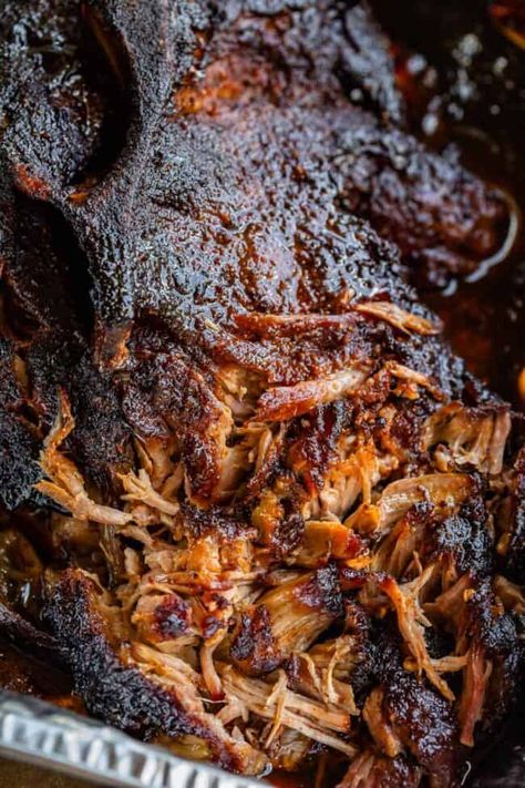 Smoked BBQ Pulled Pork (on a Gas Grill) from The Food Charlatan. This AMAZINGLY juicy and tender Smoked BBQ Pulled Pork is made on a GAS grill! Get that unique smoky flavor you love without investing in an actual smoker. It's an easy recipe that is pretty hands-off. The flavor is legit. The meat just falls apart, and you get that crispy blackened edge that only comes from outdoor cooking! This recipe is perfect for Father's Day, Game day, summer barbecues, or anytime you need to feed a crowd! Propane Grill Recipes, Pulled Pork On The Grill, Smoked Dinner, Grilled Pulled Pork, Grilled Recipes, Smoked Bbq, The Food Charlatan, Smoked Pulled Pork, Smoked Meats