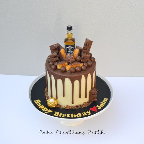 Cake With Mini Liquor Bottles, Liquor Cake Design, Alcohol Cake Design, Beer Birthday Cake, Liquor Bottle Cake, Liquor Cakes, Chocolate Overload Cake, Jack Daniels Cake, Birthday Beer Cake