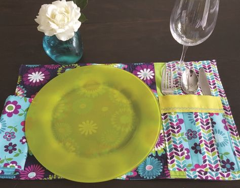 Placemat With Utensil Pocket, Recycled Clothes Diy, Picnic Placemats, Placemats Diy, Diy Placemats, Silverware Holder, Summer Dining, Place Mats Quilted, Placemats Patterns