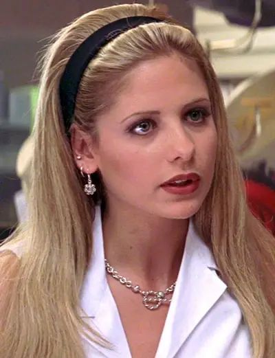 Sarah Michelle Gellar as Helen Shivers Helen Shivers, Marvel Jean Grey, Cher Clueless, Daphne Blake, Shannen Doherty, Buffy Summers, Miranda Cosgrove, Liv Tyler, 90s Hairstyles