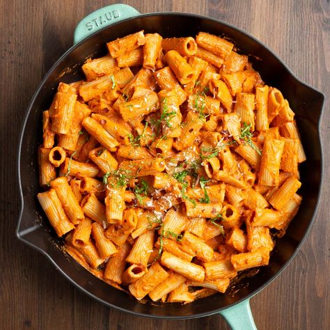 Spicy Rigatoni Alla Vodka, Carbone Spicy Rigatoni, Spicy Vodka Sauce, Spicy Rigatoni, Best Bolognese Sauce, Rigatoni Recipe, Corn Bisque, Crispy Pancetta, Rigatoni Recipes