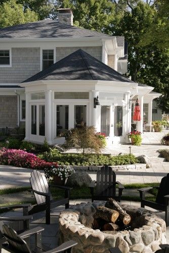 octagon sun room! Awesome Houses, Traditional Porch, Porch Design Ideas, Real Estat, Porch Design, Fire Pit Backyard, Ideas Pictures, Screened Porch, Outdoor Fire