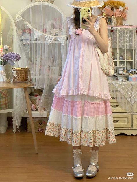 Pink Mori Kei, Kenzie Fashion, Cutesy Fashion, Shoujo Style, Himekaji Outfits, Mori Kei Fashion, Shoujo Girl, Kei Fashion, Interesting Outfits