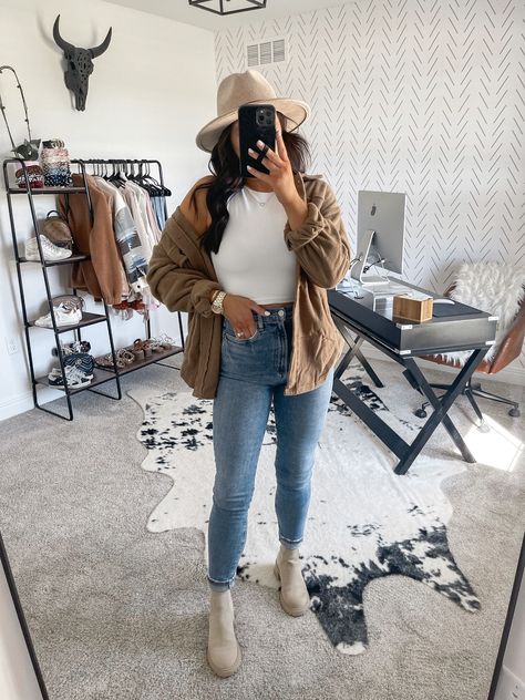 Shacket With Leggings Outfit Women, Cropped Button Cardigan Outfit, Chelsea Boots With Jeans Outfit, Outfits With Steve Madden Boots, Fleece Shacket Outfit, Shacket Outfit Women Winter, Shaket Outfits For Women, Brown Shacket Outfit, Boots With Jeans Outfit