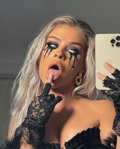 Jade Lauren on Instagram: "𝕱𝖆𝖑𝖑𝖊𝖓 𝖆𝖓𝖌𝖊𝖑 🖤⛓ Even the devil was once an Angel🥀 Lucifer, hit me up, this is my true form😈 jk if you’re reading this Owen🥴😂 Makeup inspired by the talented @char_barker 🖤 BROWS @benefitcosmeticsuk clear brow gel @nyxcosmetics_uk micro brow pencil EYES @maccosmetics dark tan @bperfectcosmetics X @staceymariemua XL pro carnival palette @inglotuk 77 gel liner @lolaslashesofficial in style ‘GRWM’ FACE @narsissist longwear foundation @narsissist radiant cr Dark Angel Makeup, Dark Angel Halloween Costume, Angel Halloween Makeup, Devil Makeup Halloween, Dark Angel Costume, Badass Halloween Costumes, Micro Brow Pencil, Devil Makeup, Angel Halloween Costumes