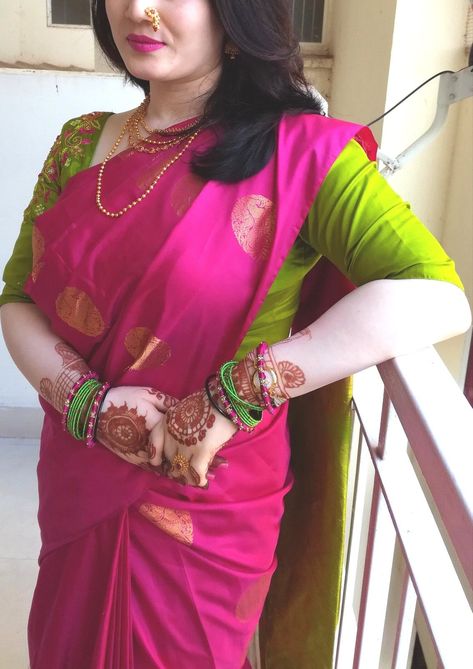 Green Blouse And Pink Saree, Borderless Saree Blouse Designs, Pink Saree Green Blouse, Green Saree Pink Blouse Designs, Borderless Kanchipuram Sarees, Pink Saree With Green Blouse, Dark Pink Saree Contrast Blouse, Pink Saree Contrast Blouse, Borderless Silk Saree