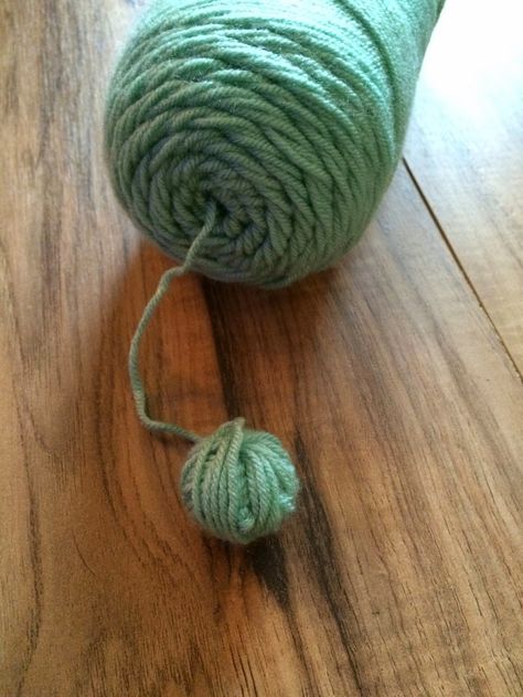 twenty somethin' mom: the basics: rolling yarn into a ball How To Roll A Skein Of Yarn Into A Ball, Wind Yarn Into Ball, How To Roll Yarn Into A Ball, Yarn Skein, Crochet Stitches For Beginners, Yarn Ball, Types Of Yarn, Yarn Projects, A Craft