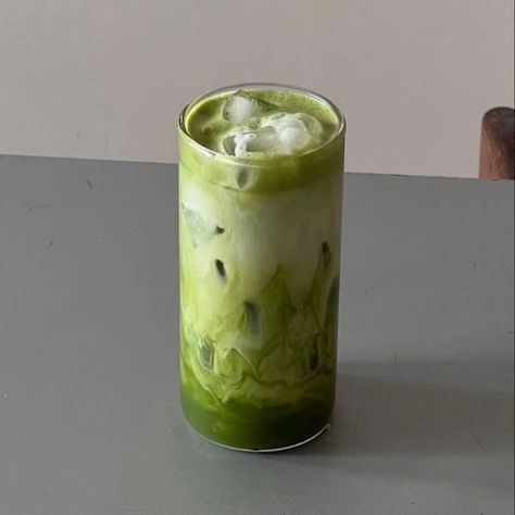 Icons Verde, Matcha Iced Tea, Drink Board, Matcha Cafe, Matcha Drink, Iced Matcha Latte, Green Drinks, Iced Matcha, Pretty Drinks