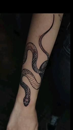 Tattoos Wrapped Around Arm, Around Arm Tattoo, Cobra Tattoo, Snake Tattoos, Serpent Tattoo, Snake Tattoo Design, Geniale Tattoos, Tatuaje A Color, Hand Tattoos For Guys