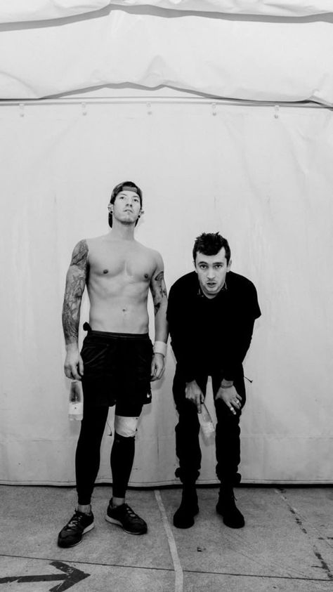 Josh And Tyler, Twenty One Piolets, Tyler Y Josh, Twenty One Pilots Wallpaper, Twenty One Pilots Aesthetic, Tyler And Josh, 21 Pilots, Tyler Joseph, Mötley Crüe