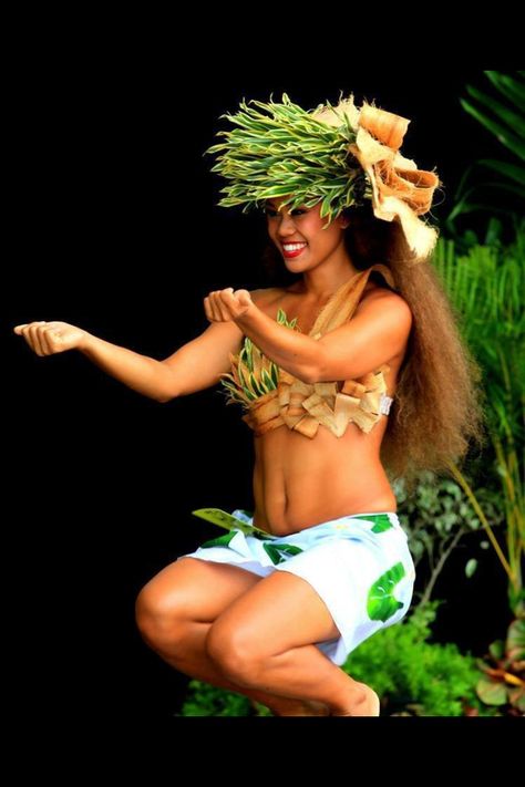 Hawaiian luau. Tahitian Costumes, Ori Tahiti, Tahitian Dance, Polynesian Dance, Hawaii Hula, Polynesian Islands, Hula Dance, Abs Women, Hula Dancers