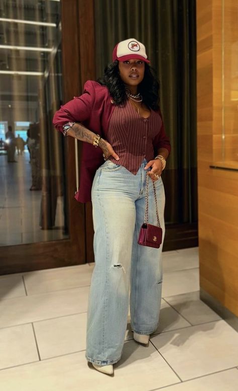 Fantasia Fashion Style, Thanksgiving Chill Outfits, Fall Weather Outfits Black Women, Black And Denim Outfits Women, Smart Casual Outfits Black Women, Winter Daytime Date Outfit, Thanksgiving Fashion 2024, New York Concert Outfit, Modest Maximalist Fashion