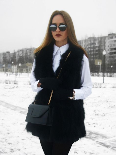 Black Fur Vest Outfit, Faux Fur Vests Outfits, Fur Vest Outfits, Fur Outfit, Vest Outfits For Women, Black Fur Vest, Outfit Inspo Fall, Fur Vest, Business Casual Outfits