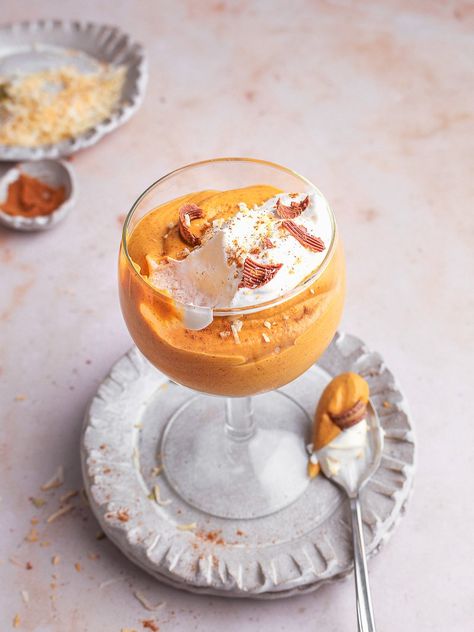 Coconut cream pumpkin mousse - Worldly Treat Recipes Using Canned Pumpkin, Coconut Cream Mousse, Easy Pumpkin Desserts, Coconut Cream Dessert, Spa Event, Pumpkin Dessert Recipes, Coconut Cream Recipes, Pumpkin Creme Brulee, Coconut Mousse