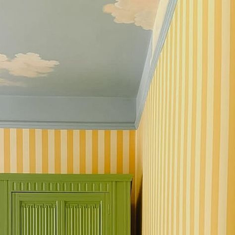 Yellow Ceiling Nursery, Green Stripe Nursery, Scallop Interior Design, Hand Painted Wallpaper Ideas, Yellow Striped Wall, Striped Nursery Walls, Stripped Walls Ideas, Hand Painted Striped Walls, Scalloped Edge Painted Wall