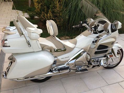 Honda Motorcycles Goldwing, Goldwing Trike, Goldwing Motorcycles, Bmw Old, Bmw Bike, Custom Trikes, Custom Street Bikes, Custom Sport Bikes, Luxury Car Brands