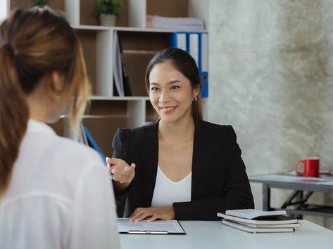 5 Key Things To Ask In Your Next Job Interview - Work It Daily Job Interview Aesthetic, Interview Aesthetic, Interview Photo, Yearbook Photoshoot, Things To Ask, Company Goals, Organizational Structure, Asking The Right Questions, Company Values