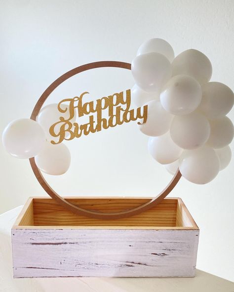 Birthday Trays Gift Ideas, Diy Gift Bow, Crate Decor, Cork Ornaments, Luxury Flower Bouquets, Small Balloons, Balloon Box, Birthday Gifts For Boyfriend Diy, Balloon Crafts