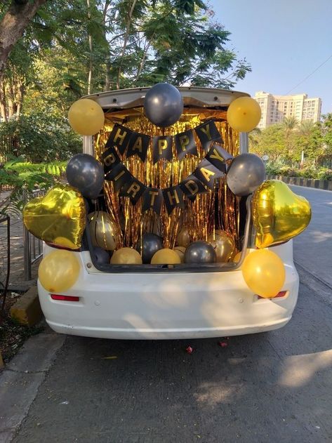 Surprise Car Decorations, Happy Birthday Car Decoration Ideas, Birthday Car Surprises, Happy Birthday Car Decorations, Car Decoration Ideas For Birthday, Car Decor For Birthday, Car Trunk Birthday Surprise For Him, Decorated Car For Graduation, Car Balloon Decorations