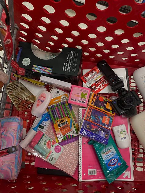 School Supply Shopping, School Backpack Essentials, Preppy School Supplies, Pretty School Supplies, School Preparation, School Goals, School Bag Essentials, High School Survival, School S