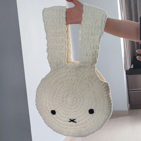 Crochet Bunny Bag Pattern, Rabbit Bag Crochet, Bunny Bag Crochet, Bunny Crochet Bag, Miffy Crochet Bag, Crochet Bag Animal, Simple Things To Crochet, Crochet Bunny Bag, Korean Crochet