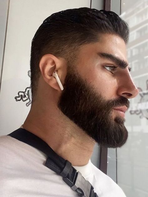 Modern Beard Styles, Groomed Beard, Beard Line, Beard Shapes, Thick Beard, Mustache Styles, Beard Fade, Mens Hairstyles Thick Hair, Scruffy Men