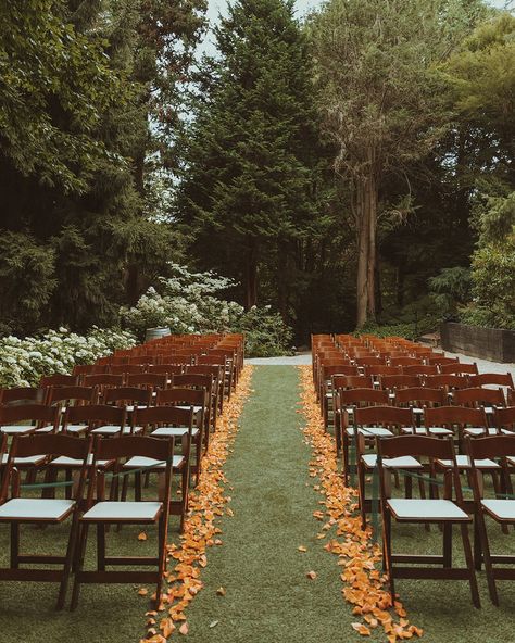 Happy one-year anniversary today to Sage and Zach! ⁠ This August wedding at JM Cellars featured a sleek, modern aesthetic with a unique orange and white color palette and touches of mid-century modern motifs. ⁠ ⁠ We adore the full commitment to the orange motif—with the bridal party in mixed dresses in a variety of orange floral and solid prints while the bride sported a sleek deep-v wedding dress and an all-orange bouquet! ⁠🧡✨ ⁠ 1960s-esk orange and white floral napkins also added a pop of p... Dusty Orange And Sage Green Wedding, Fall Wedding Orange And Green, Burnt Orange Sage Green Wedding, Orange Wedding Aesthetic, Vintage Orange Wedding, Orange And Green Wedding Colors, Burnt Orange And Green Wedding, Yellow Red Wedding, Orange And Gold Wedding