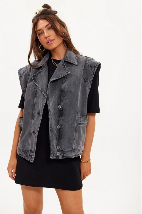 Gilet Outfit Women, Gilet Outfit, Denim Gilet, Grow Up, Denim Waistcoat, Biker Denim, Waistcoat Dress, Oversized Jeans, Black Vest