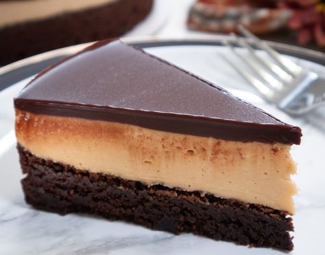 Chocolate Peanut Butter Mousse Cake - Pastries Like a Pro Peanut Butter Mousse Cake, Peanut Butter Mouse, Peanut Butter Mousse Pie, Chocolate Peanut Butter Mousse, Easy Cakes To Make, Pastry Cook, Peanut Butter Mousse, Chocolate Peanut Butter Cake, Chocolate Covered Peanuts