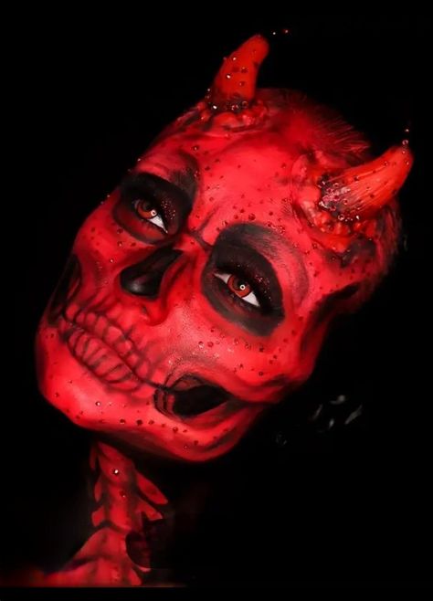 Nightmare Makeup, Horror Smink, Sfx Makeup Looks, Mummy Halloween Makeup, Sfx Halloween Makeup, Devil Makeup Halloween, Haunt Makeup, Demon Makeup, Makeup 2024