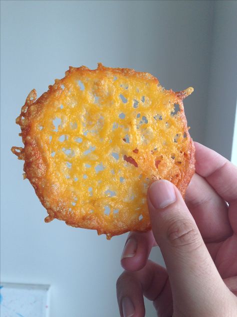 Crispy Cheddar Crisps! For when I want something crunchy on my low-carb diet. Cheddar Crisps, Keto Cheese Chips, Cheese Appetizer, Parmesan Crisps, Cheese Chips, Cheese Crisps, Keto Cheese, Low Carb Diets, Lchf Recipes