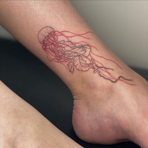 Red Ink Jellyfish Tattoo, Unique Tattoos Fine Line, Tattoo Jellyfish Minimalist, Red Tattoo Healed, Red Jellyfish Tattoo, Namazu Tattoo, Black And Red Tattoos For Women, Layered Tattoo, Arm Tattoos Tiger