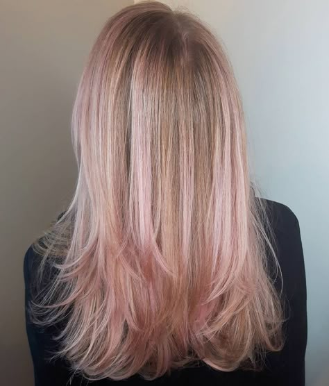 Rose+Gold+Balayage+For+Blondes Balayage Rose Gold, Balayage Hair Rose, Gold Balayage, Rose Gold Balayage, Rose Gold Highlights, Blonde Pink, Pink Blonde Hair, Blond Ombre, Gold Hair Colors