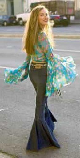 The Hippy Look of the 60s & 70s - I was 15 in 1970 and LOVED the hippie look!  It stayed through my later years, and I had several bell bottom pants and hippie shirts. 1960s Costume Ideas, 70's Aesthetic, Nostalgic Fashion, Fashion 60s, 60s Hippie, Moda Hippie, 60's Style, 60s 70s Fashion, Fashion 70s