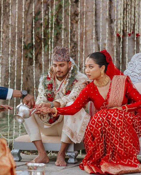 Nepali Wedding, Cozy Wedding, Wedding Wows, Indian Bridesmaids, Indian Wedding Bride, Bride Photography Poses, Hindu Bride, Bengali Wedding, Bridal Dress Fashion