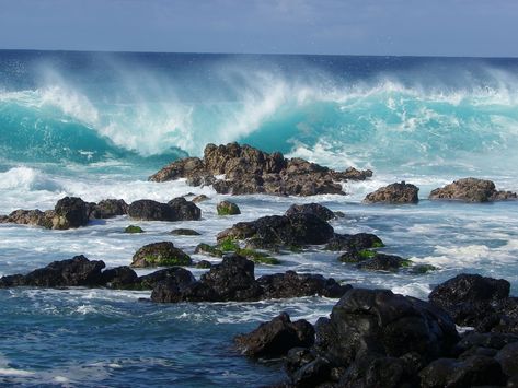 https://flic.kr/p/bk1V5g | North Shore Surf | Waves crashing against the rocks on the shoreline at Ho'okipa Beach Park. Rocks On Beach, Ocean Waves Photography, Waves Photography, Rock Photography, Pastel Sec, Ocean Rocks, Waves Crashing, Ocean Landscape, Sea Photo