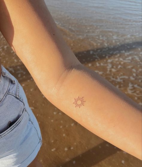 Rays Of Sunshine Tattoo, Realistic Sun Tattoo, Sun Fine Line Tattoo, Sun Tattoo Arm, Small Sun Tattoos, Fine Line Sun Tattoo, Small Sun Tattoo, Maching Tattoos, Sunshine Tattoo