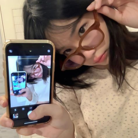 Take A Selfie, 사진 촬영 포즈, Pic Pose, Foto Poses, Selfie Ideas Instagram, Foto Ideas Instagram, Instagram Photo Inspiration, Cute Poses, Cute Selfie Ideas